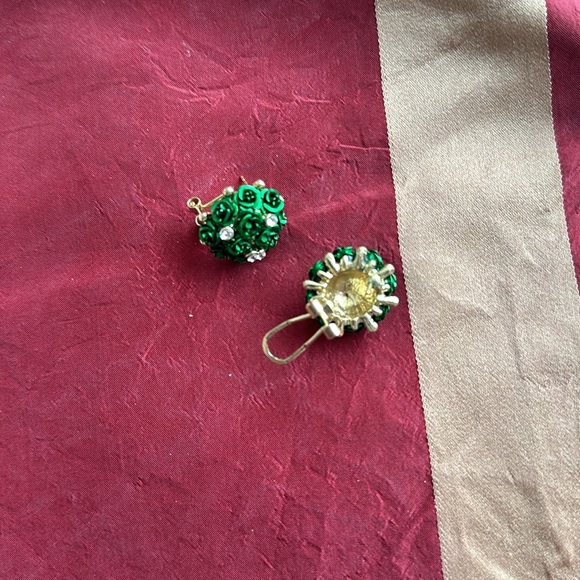 Beautiful earrings - Picture 2 of 4